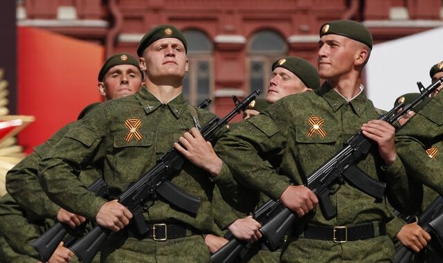 Ρωσία: Σκότωσε 8 στρατιωτικούς γιατί του έκαναν καψόνια