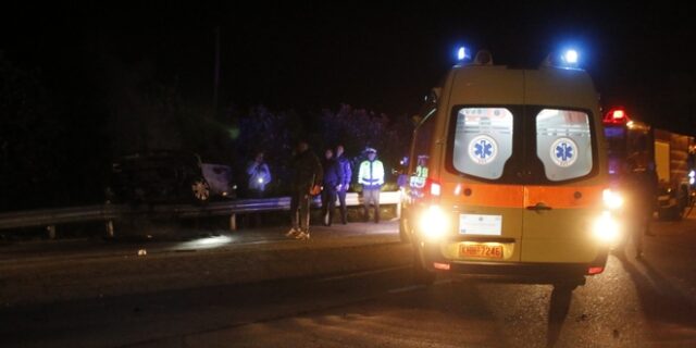 Λαμία: Αυτοκίνητο “καρφώθηκε” σε νταλίκα – Χαροπαλεύει ο οδηγός