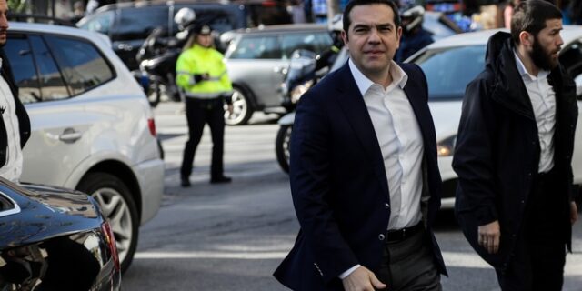 Ο Τσίπρας ξεκαθαρίζει την κατάσταση στην Κουμουνδούρου