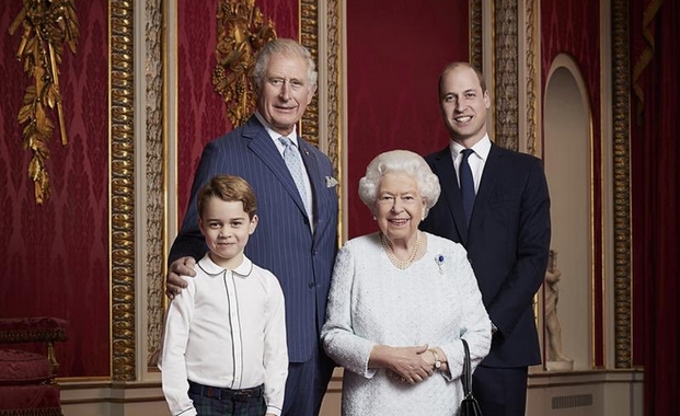 Βασιλική βρετανική Οικογένεια: Τέσσερις γενιές σε μία φωτογραφία για “καλή δεκαετία”