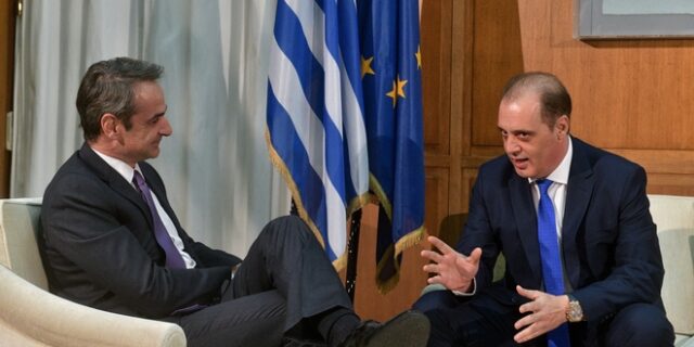 Βελόπουλος σε Μητσοτάκη: Μας έκοψες το τσιγάρο και έπεσε ο τζίρος