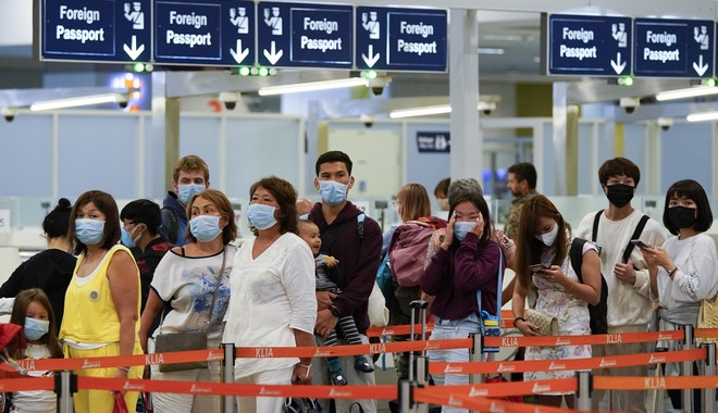 Κοροναϊός: Εγκλωβισμένοι πολίτες και παγκόσμια ανησυχία για την εξάπλωση του ιού