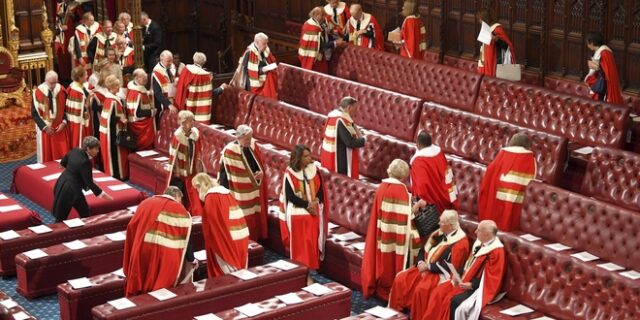 Βρετανία: Ψηφίστηκε τροπολογία για τους Ευρωπαίους πολίτες