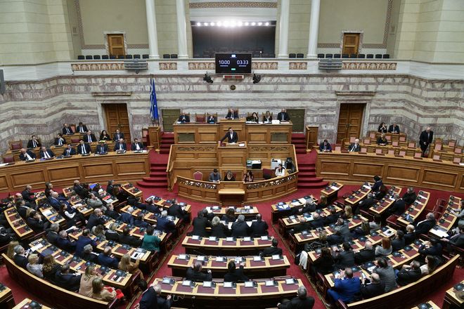 Βουλή: Πέρασε με 175 “ναι” η ελληνοαμερικανική συμφωνία
