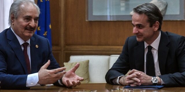 Χάφταρ με Μητσοτάκη για τον αρνητικό ρόλο της Τουρκίας στη Λιβύη
