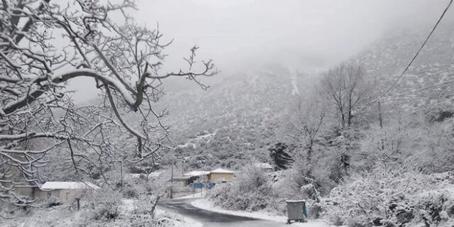 Χιονίζει σε ορεινές περιοχές της Λάρισας
