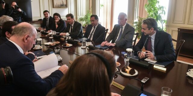 Τα συγχαρητήρια Μητσοτάκη σε Σταϊκούρα- Χρυσοχοϊδη για 15ετές ομόλογο και τοξοβόλο