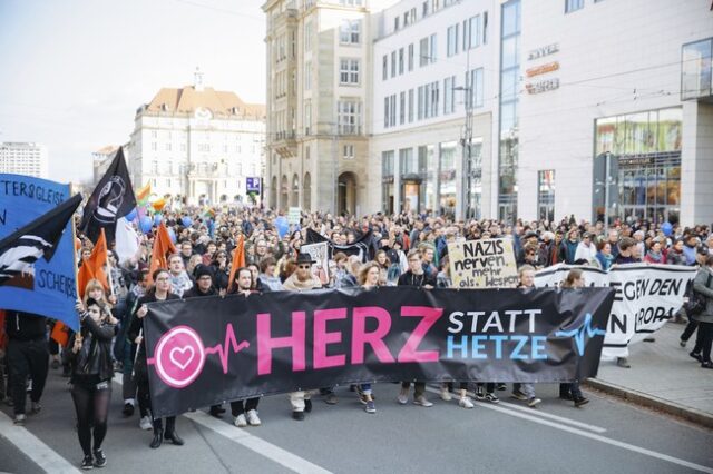 Γερμανία: Χιλιάδες άνθρωποι διαδήλωσαν κατά του ξενοφοβικού Pegida