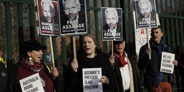 Βρετανία: Αναστολή μέχρι τον Μάιο της εκδίκασης της έκδοσης του Ασάνζ