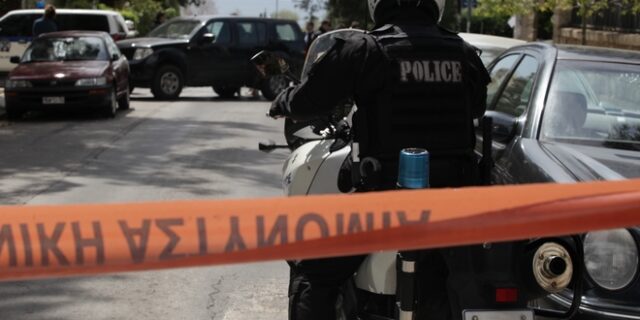 Σύλληψη ληστή στον Πειραιά – Είχε χτυπήσει 13 καταστήματα