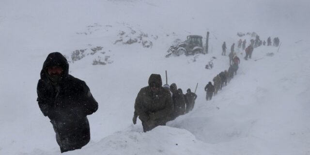 Τουλάχιστον 38 νεκροί από διπλή χιονοστιβάδα – Συγκλονιστικές μαρτυρίες