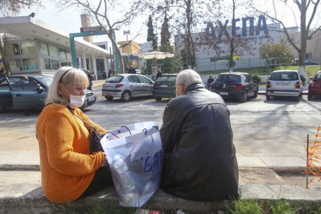 Κορονοϊός στη Θεσσαλονίκη: Ψάχνουν οδηγούς ταξί που μετέφεραν την 38χρονη – Εκδρομή είχε πάει ο γιος της