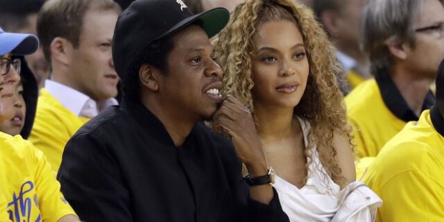 Jay-Z – Beyonce: “Δεν κάναμε πολιτική διαμαρτυρία στο Super Bowl”