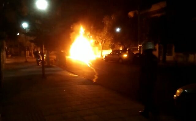 Έκρηξη και φωτιά σε αυτοκίνητο εκδότη στην Αγία Βαρβάρα