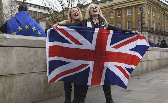 Brexit: Το τέλος μιας σχέσης, το πάρτι στους δρόμους και το αβέβαιο μέλλον