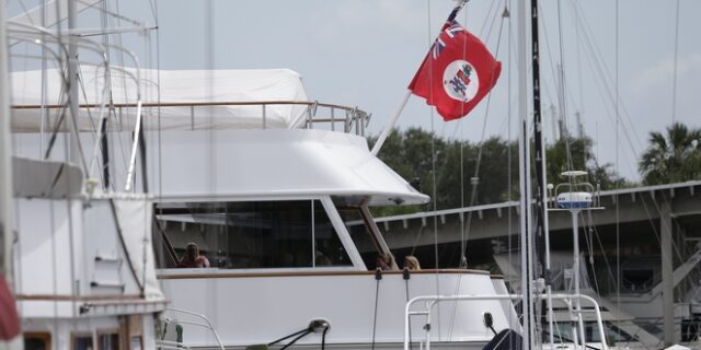 Φοροδιαφυγή: Τα νησιά Κέιμαν μπαίνουν στη “μαύρη λίστα” της ΕΕ