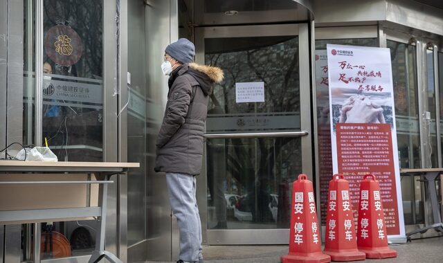 Νέος κοροναϊός: Οι ζωόφιλοι στην Γουχάν “διαρρήκτες” για τα κατοικίδια