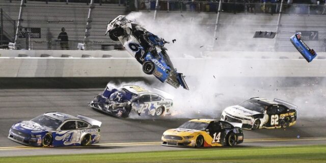 Daytona 500: Σοκαριστικό ατύχημα – Αυτοκίνητο εκτοξεύθηκε και άρπαξε φωτιά