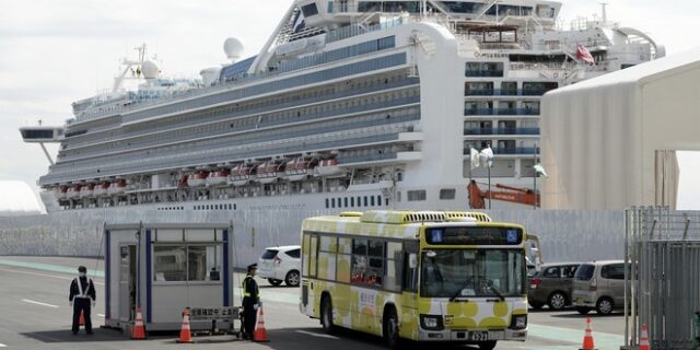 Covid-19: Οι πρώτοι επιβάτες του κρουαζιερόπλοιου Diamond Princess αποβιβάστηκαν στην Ιαπωνία