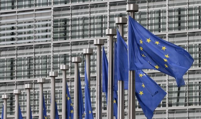 Έκθεση ΕΕ: Διαπιστώνει μεταρρυθμίσεις, μεταθέτει για Ιούνιο αποφάσεις για κέρδη ομολόγων