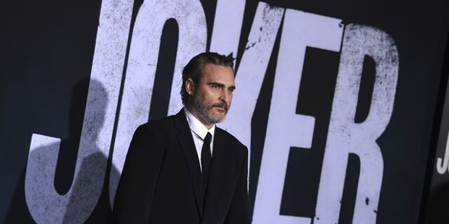 Χοακίν Φίνιξ: Η αντισυμβατική ζωή του μεγάλου φαβορί των φετινών Όσκαρ