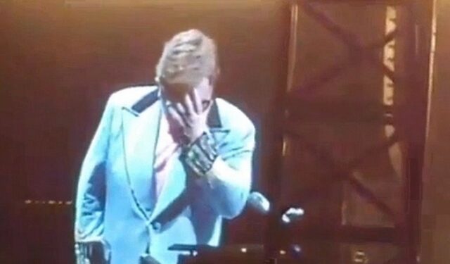 Ο Έλτον Τζον έχασε τη φωνή του σε συναυλία και ξέσπασε σε δάκρυα