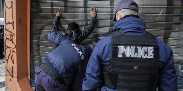 Αστυνομική επιχείρηση στο κέντρο της Αθήνας μετά το μακελειό της Μενάνδρου