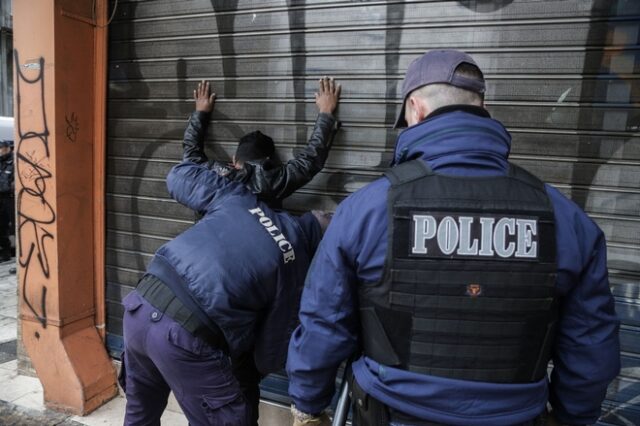 Αστυνομική επιχείρηση στο κέντρο της Αθήνας μετά το μακελειό της Μενάνδρου
