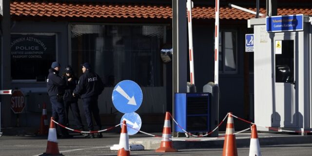 Από όπλα και ναρκωτικά μέχρι… γόνο χελιού και μπότοξ “έπιασαν” οι τελωνειακοί έλεγχοι