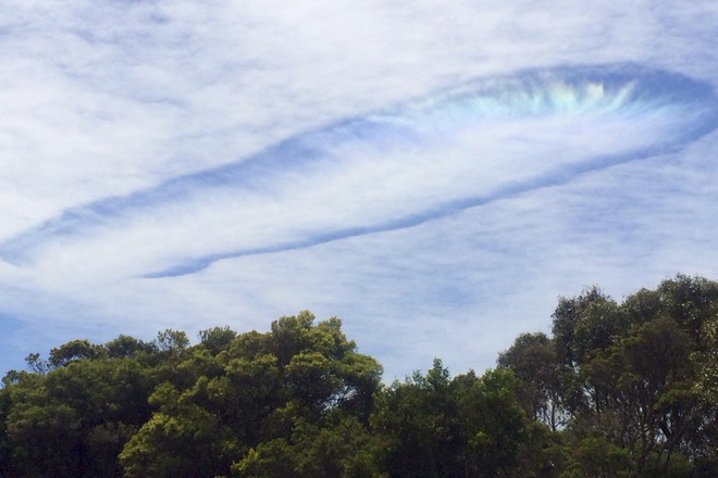 Fallstreak Hole: Σπάνιο μετεωρολογικό φαινόμενο σημειώθηκε στην Αθήνα