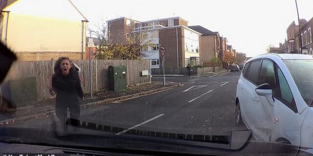 Βίντεο: Τον τράκαρε, έφταιγε και άρχισε να τον βρίζει