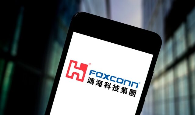 Κοροναϊός: Επανέναρξη παραγωγής για τη Foxconn μετά τους ελέγχους