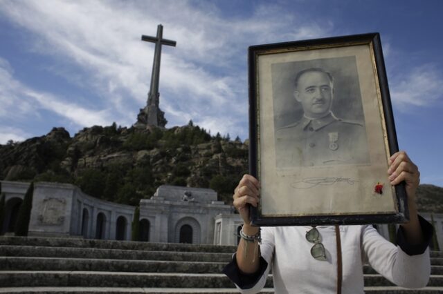 Ισπανία: Η κυβέρνηση απαγορεύει την εξύμνηση του Φράνκο