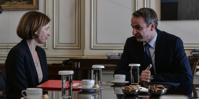 Συνάντηση Μητσοτάκη-Παρλί με έμφαση στην αμυντική συνεργασία