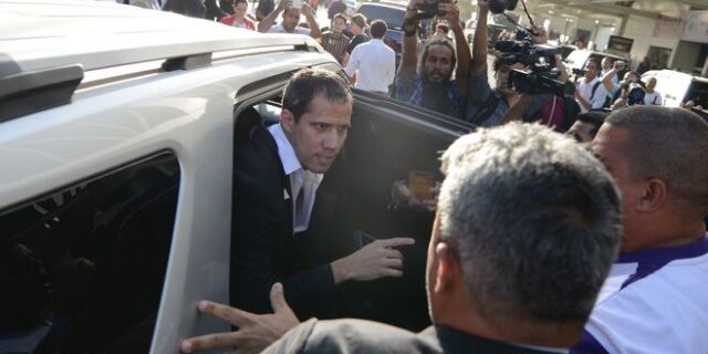 Γκουαϊδό: Τον έλουσαν με νερό κατά την επιστροφή του στη Βενεζουέλα