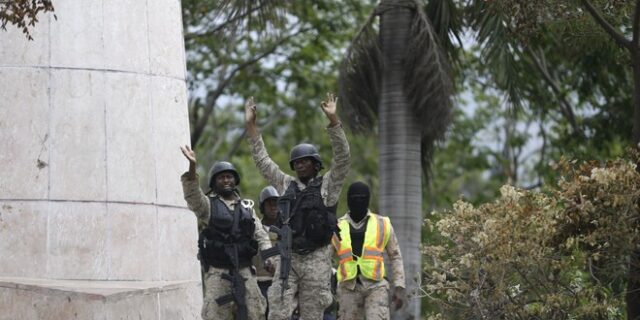Αϊτή: Αστυνομικοί επιτέθηκαν στο αρχηγείο του στρατού – τουλάχιστον ένας νεκρός