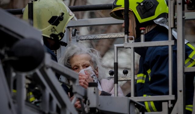 Φωτιά σε διαμέρισμα στο Παλαιό Φάληρο – Δραματική διάσωση δύο γυναικών