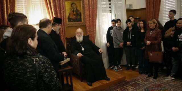 Συνάντηση Ιερώνυμου με 100 μαθητές γυμνασίου