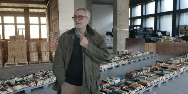 Παλαιοβιβλιοπωλείο αστέγων: Βρίσκουν το σπίτι τους στην αλληλεγγύη