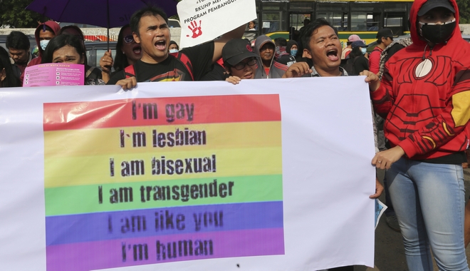 Ινδονησία: Απαγόρευση της ομοφυλοφιλίας και στρατόπεδα “αποκατάστασης”