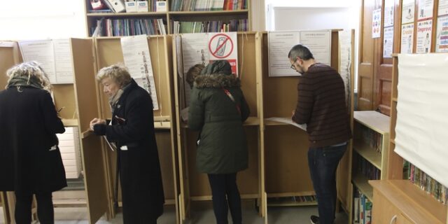 Εκλογές στην Ιρλανδία: Σχεδόν ισόπαλα τα τρία μεγάλα κόμματα σύμφωνα με exit poll