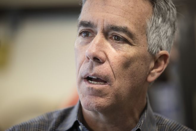 Στροφή 180 μοιρών από τον Γουόλς: Αποσύρθηκε και στηρίζει Δημοκρατικούς