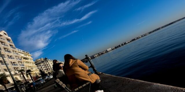 Καιρός: Στους 35 βαθμούς Κελσίου ο υδράργυρος