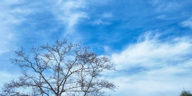 Καιρός: Με τοπικές βροχές και κανονικές θερμοκρασίες η επιστροφή των εκδρομέων