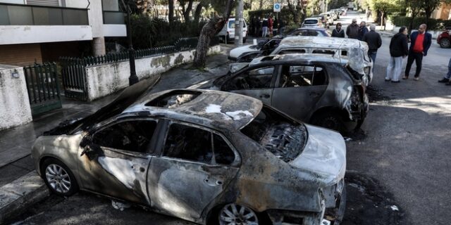 Καλλιθέα: Εμπρηστική επίθεση σε δύο αυτοκίνητα
