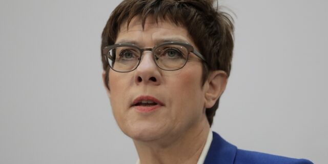 Γερμανία: Στις 24 Φερβουαρίου η πρόταση της Καρενμπάουερ για αρχηγό του CDU