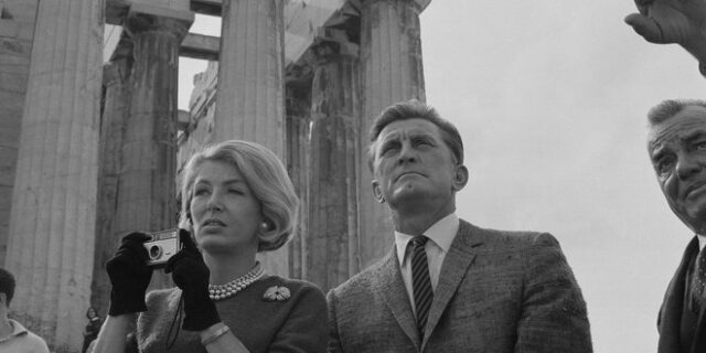 Η Ελλάδα του Κερκ Ντάγκλας: Από τον εμφύλιο έως την φιλία του με την Ειρήνη Παπά