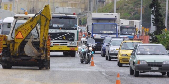 Κίνηση στους δρόμους: Κόλαση στην Κατεχάκη – Έσπασε αγωγός