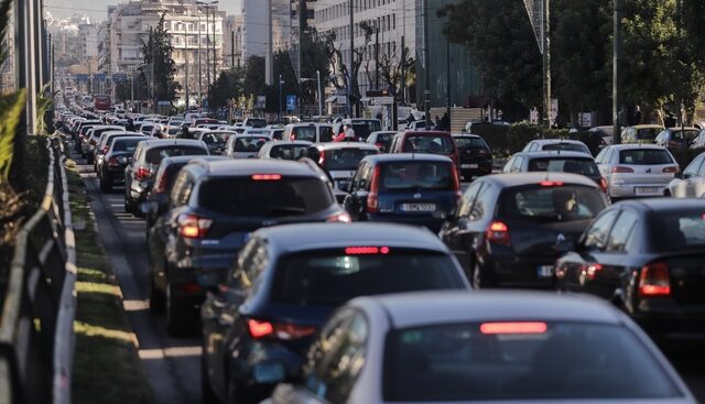 Κίνηση στους δρόμους: Γολγοθάς για τους οδηγούς. Έφτασαν με τα χίλια ζόρια στις δουλειές τους – LIVE ΧΑΡΤΗΣ