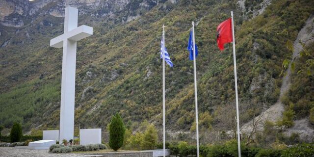 Τελετή ενταφιασμού οστών Ελλήνων πεσόντων στην Αλβανία